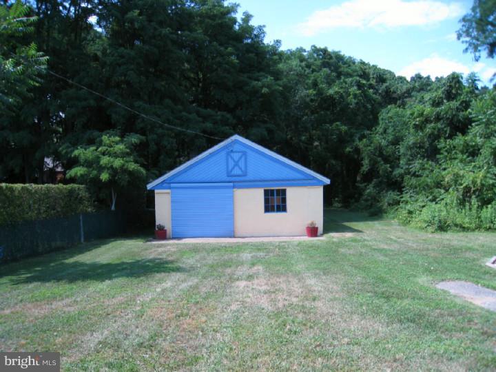 303 Forklanding Road Cinnaminson, NJ 08077 - Photo 22 of 22 Garage