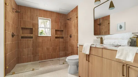 $749,000 | 3101 Val Drive, Austin, TX 78723