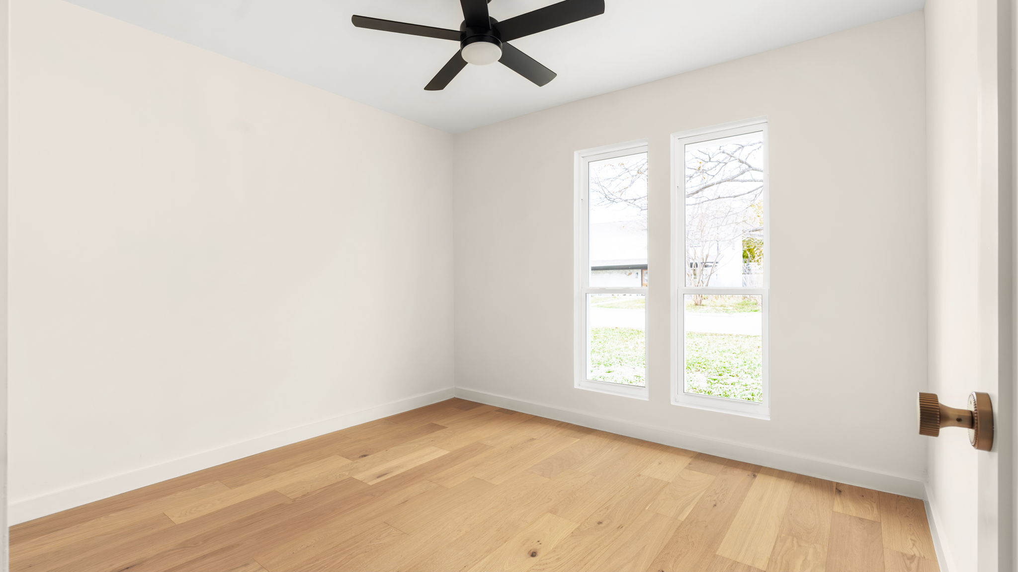 3101 Val Drive Austin, TX 78723 - Photo 32 of 40 an empty room with windows