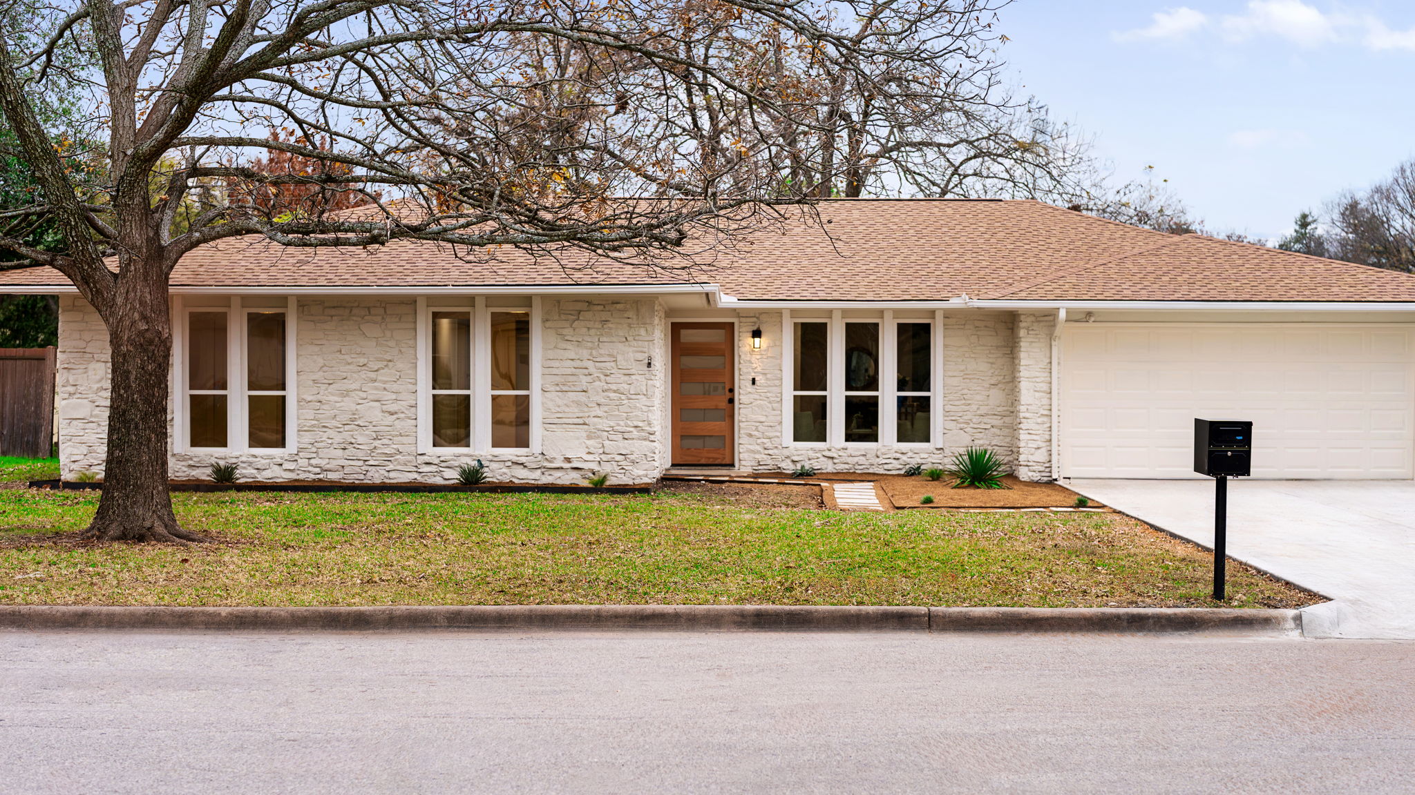 3101 Val Drive Austin, TX 78723 - Photo 4 of 40 a front view of a house with garden