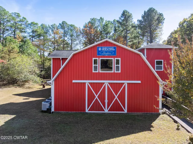 $499,000 | 215 Baker Road, Huntingdon, TN 38344