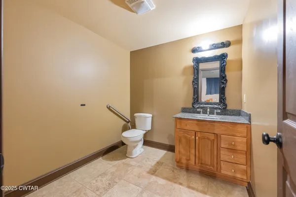 a room with window and a window