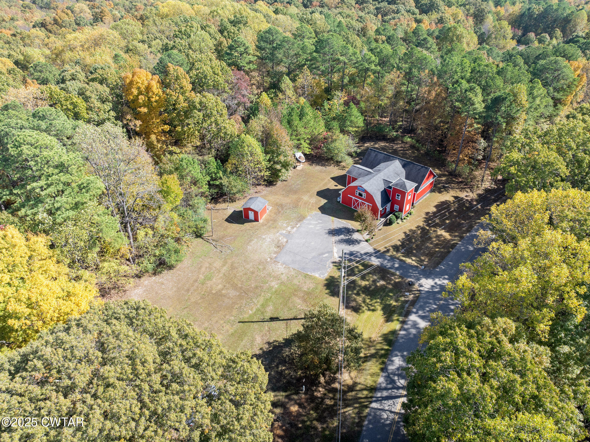 215 Baker Road Huntingdon, TN 38344 - Photo 4 of 35 DJI_20251104131418_0750_D