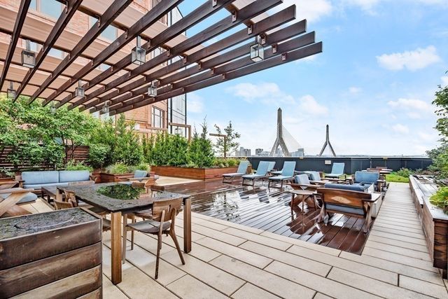 $1,400,000 | 100 Lovejoy Wharf, Unit 5C, Boston, MA 02114