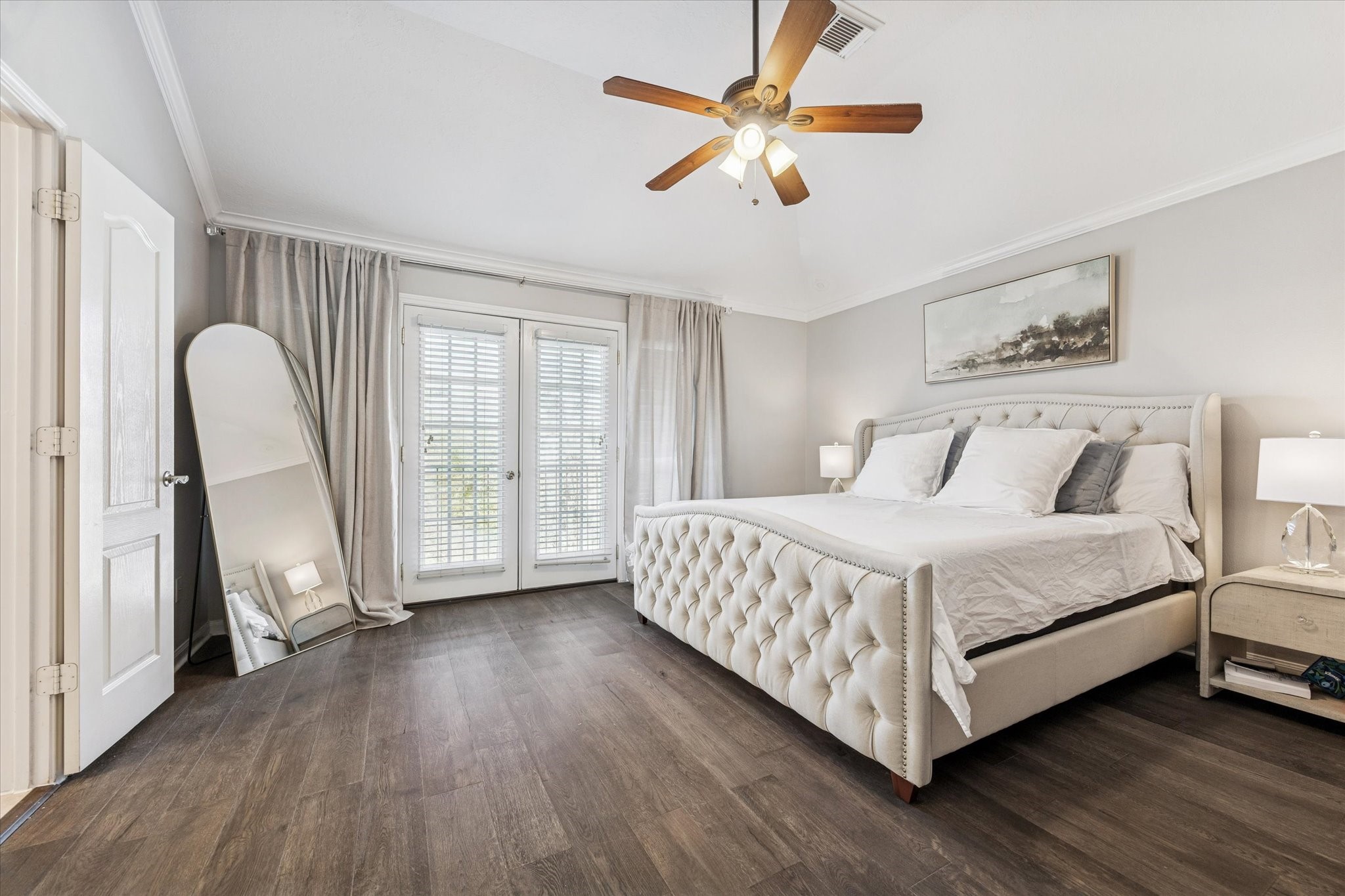1802 Stacy Falls Houston, TX 77008 - Photo 11 of 21 Primary bedroom (third floor) offers recent laminate flooring.