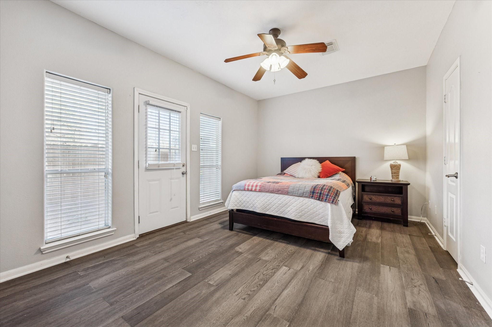 1802 Stacy Falls Houston, TX 77008 - Photo 16 of 21 First floor optional bedroom, office, game room. Door to back patio.