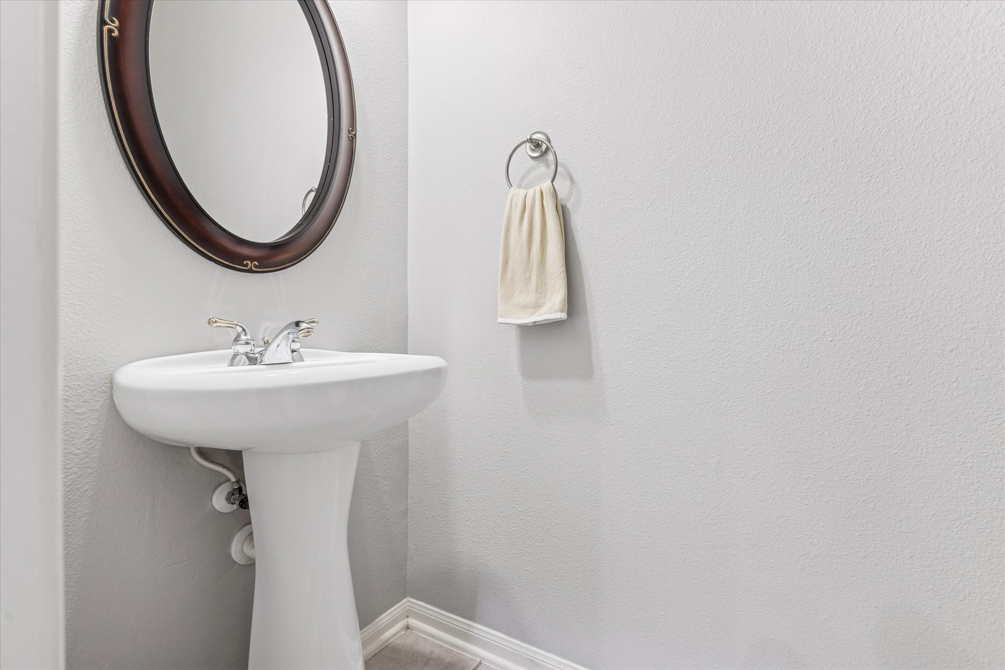 1802 Stacy Falls Houston, TX 77008 - Photo 19 of 21 Half bath off hallway near kitchen (second level).