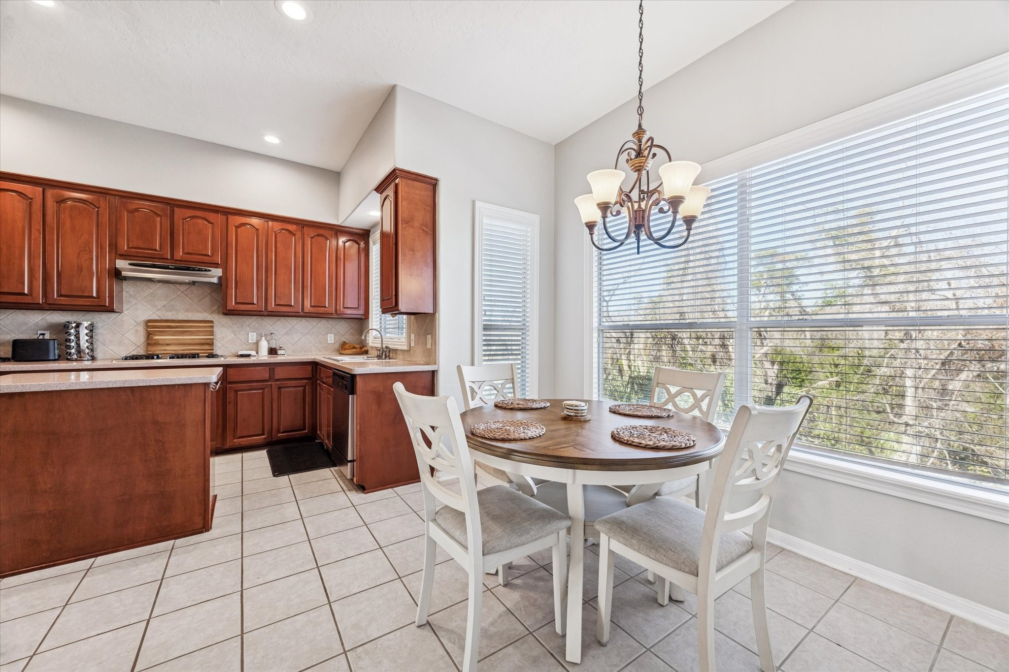 1802 Stacy Falls Houston, TX 77008 - Photo 9 of 21 Bright sunny morning spot!