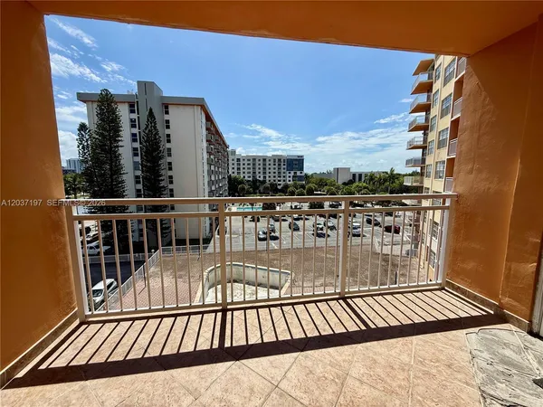 $125,000 | 2025 Northeast 164th Street, Unit 507, North Miami Beach, FL 33162