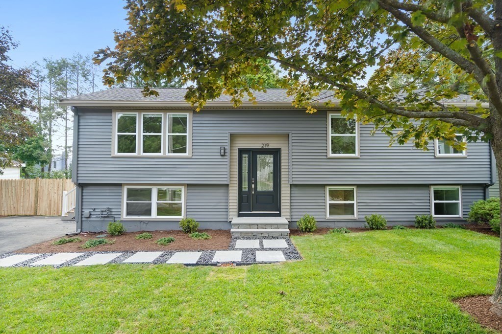 219 Waverly Road North Andover, MA 01845 - Photo 1 of 17 Gallery Image 1