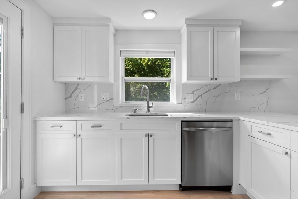 219 Waverly Road North Andover, MA 01845 - Photo 11 of 17 Gallery Image 11