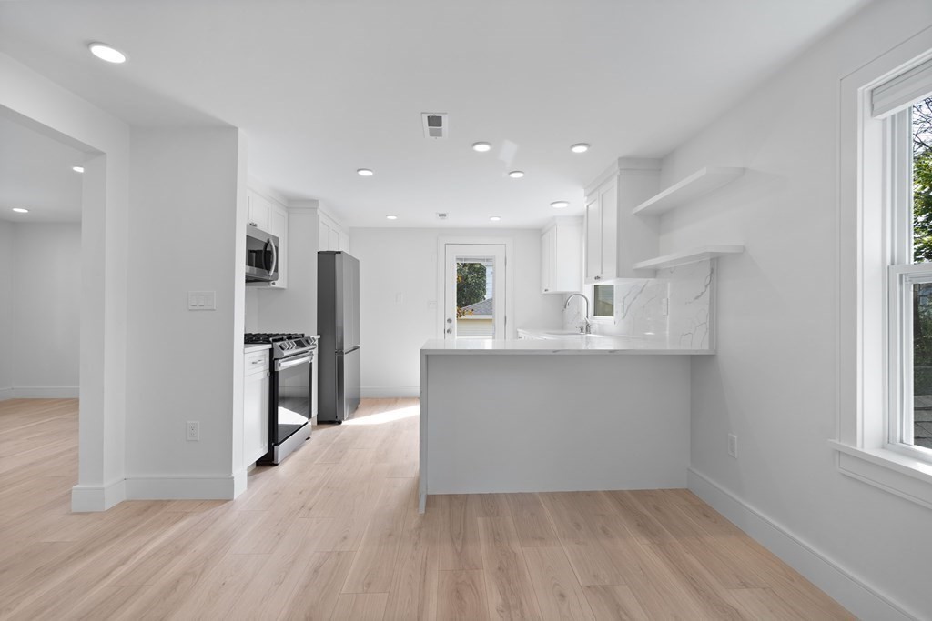 219 Waverly Road North Andover, MA 01845 - Photo 3 of 17 Gallery Image 3