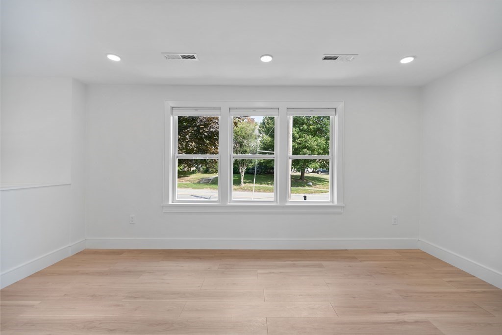 219 Waverly Road North Andover, MA 01845 - Photo 4 of 17 Gallery Image 4