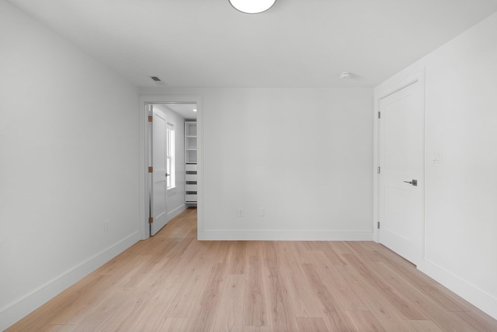219 Waverly Road North Andover, MA 01845 - Photo 5 of 17 Gallery Image 5