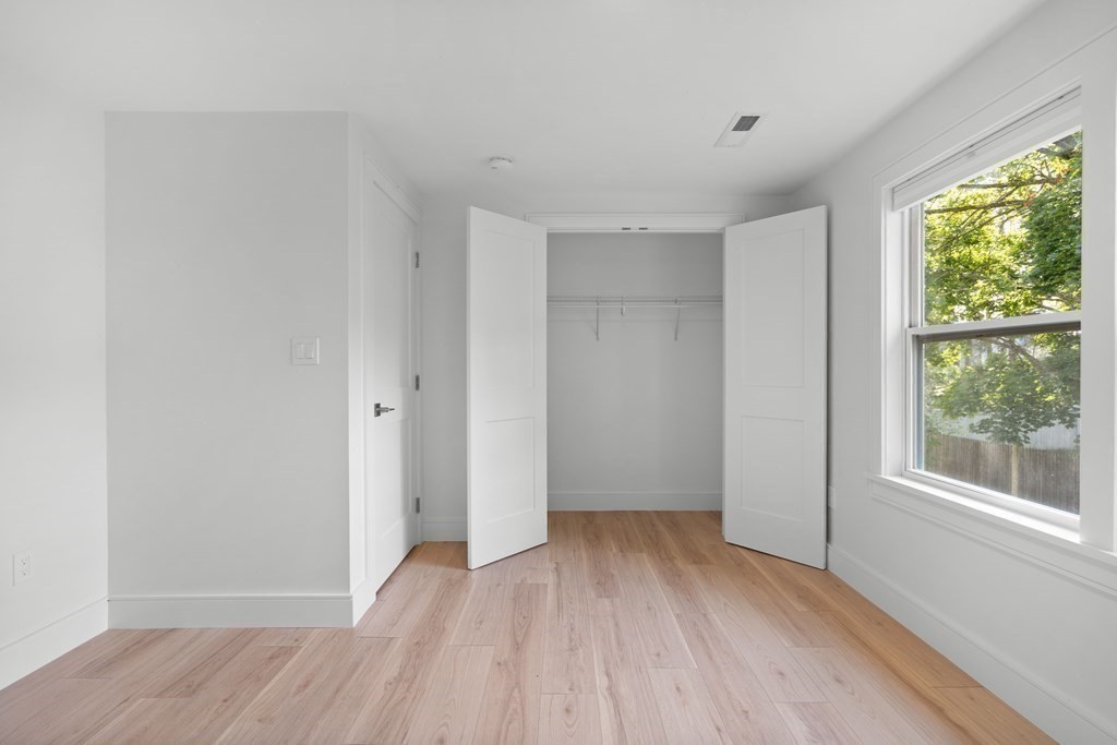 219 Waverly Road North Andover, MA 01845 - Photo 9 of 17 Gallery Image 9