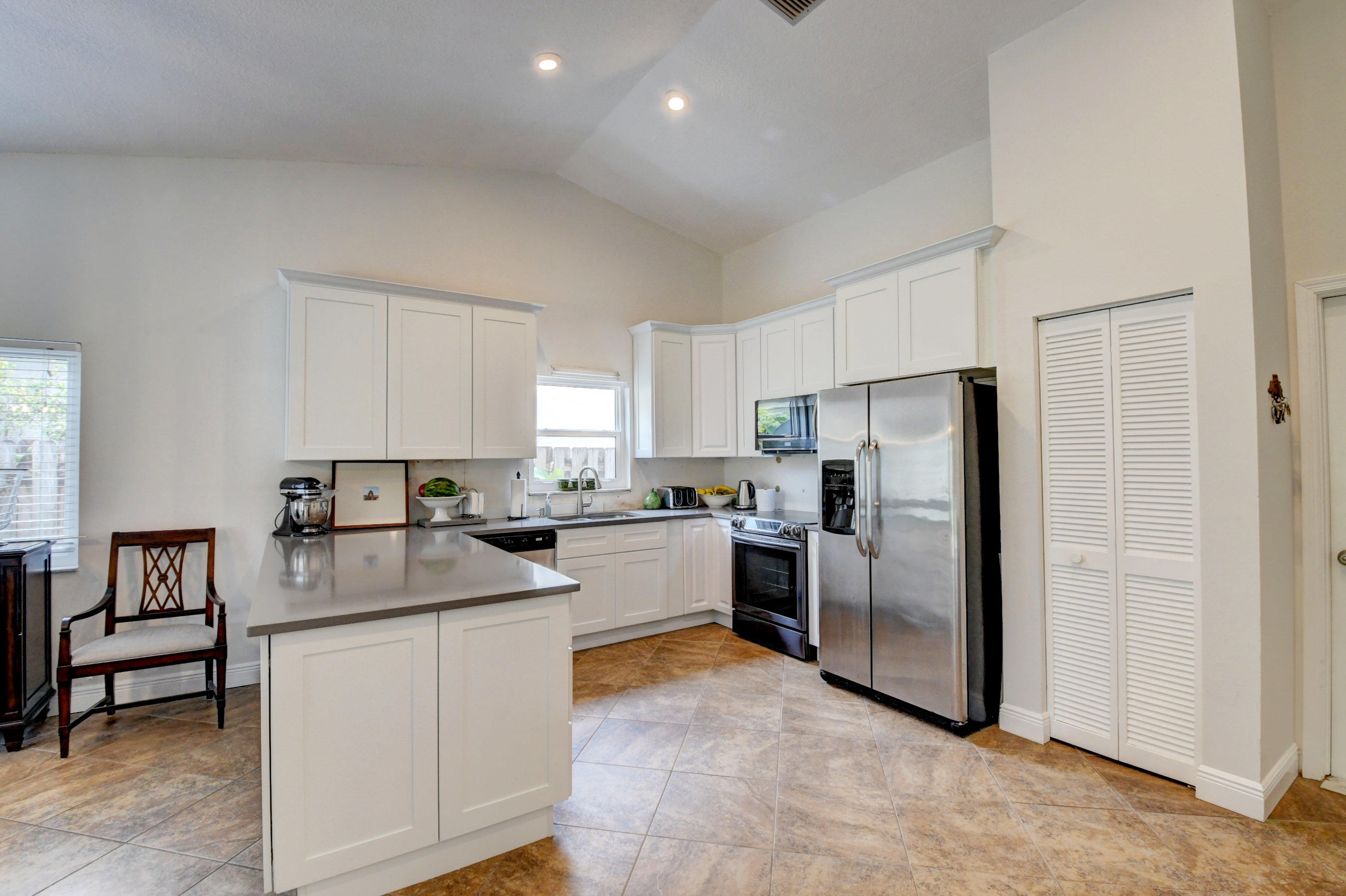 7465 San Sebastian Drive Boca Raton, FL 33433 - Photo 9 of 35 28_dsc_10001 (571)_2)_3)_4)_5)
