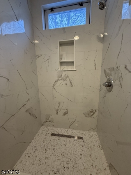 118 Statesville Quarry Road Lafayette, NJ 07848 - Photo 15 of 19 a bathroom with a shower