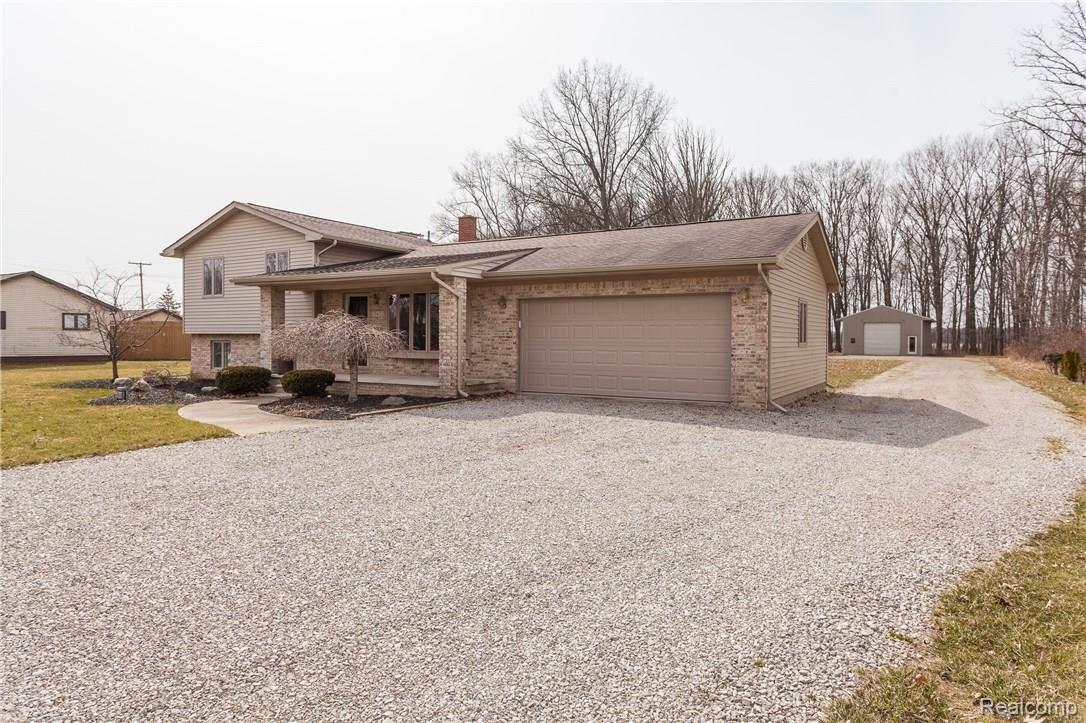 13421 Rosedale Boulevard Carleton, MI 48117 - Photo 2 of 32 IMG_1045.jpg