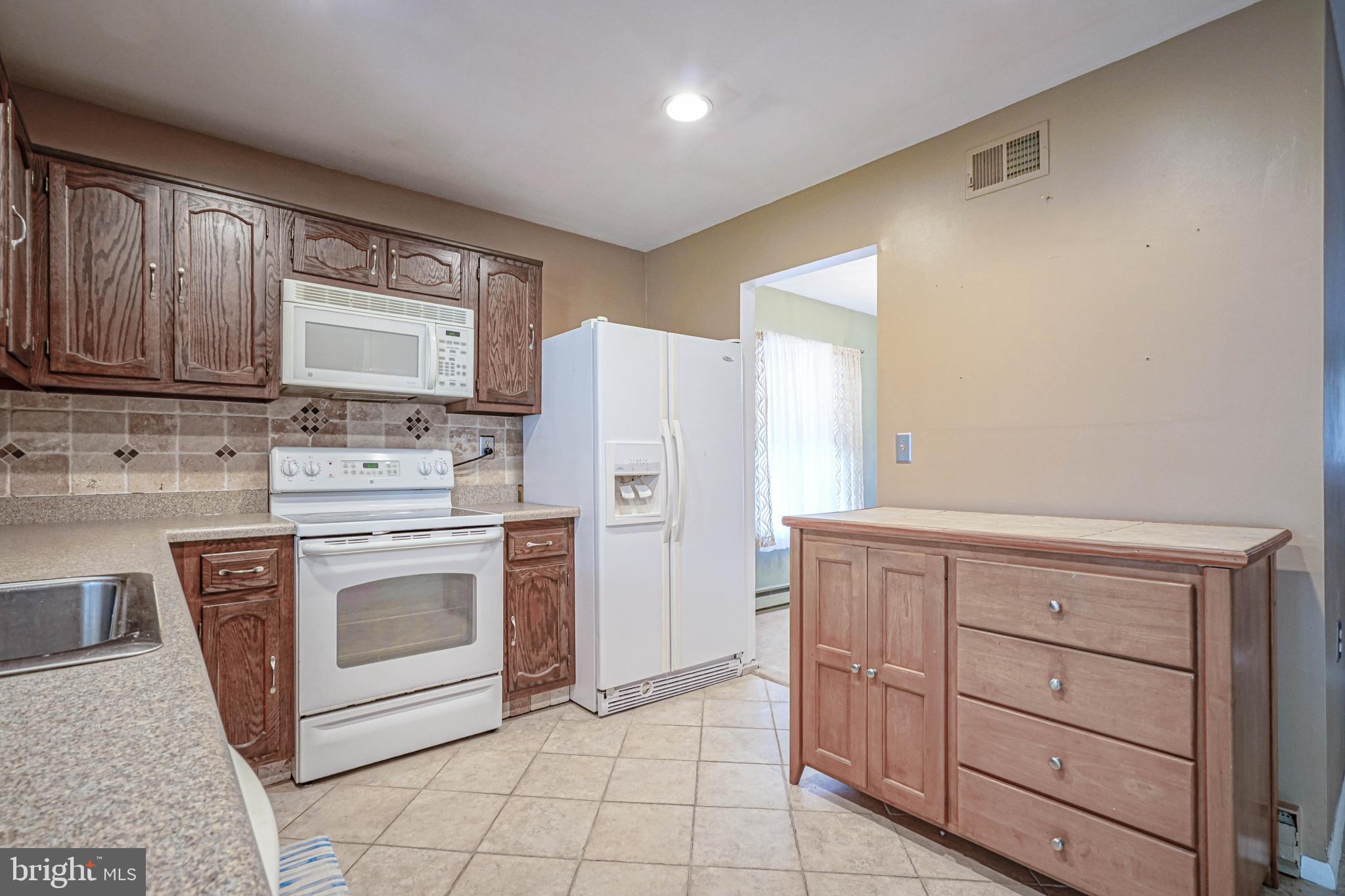 987 Westminster Drive North Southampton, NJ 08088 - Photo 13 of 33