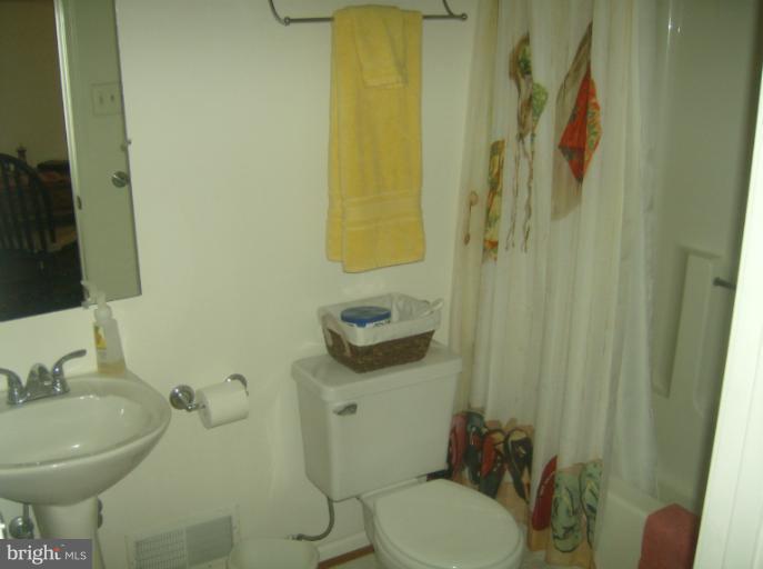 15729 Fairview Road Hagerstown, MD 21740 - Photo 4 of 20 Bath