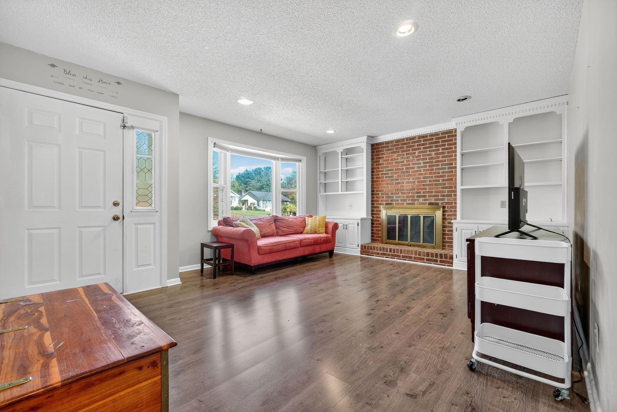 204 Plum Creek Road Spartanburg, SC 29307 - Photo 3 of 34