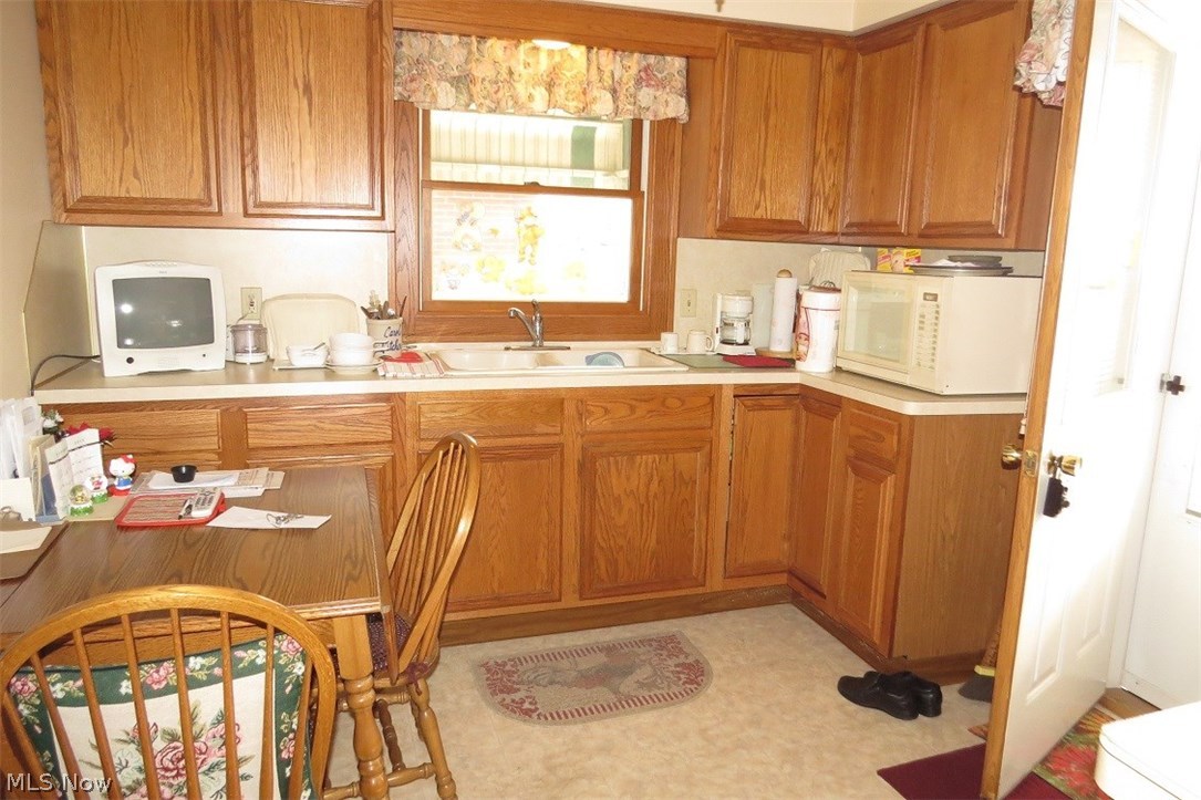2320 North Ridge Road Elyria, OH 44035 - Photo 10 of 10 Kitchen