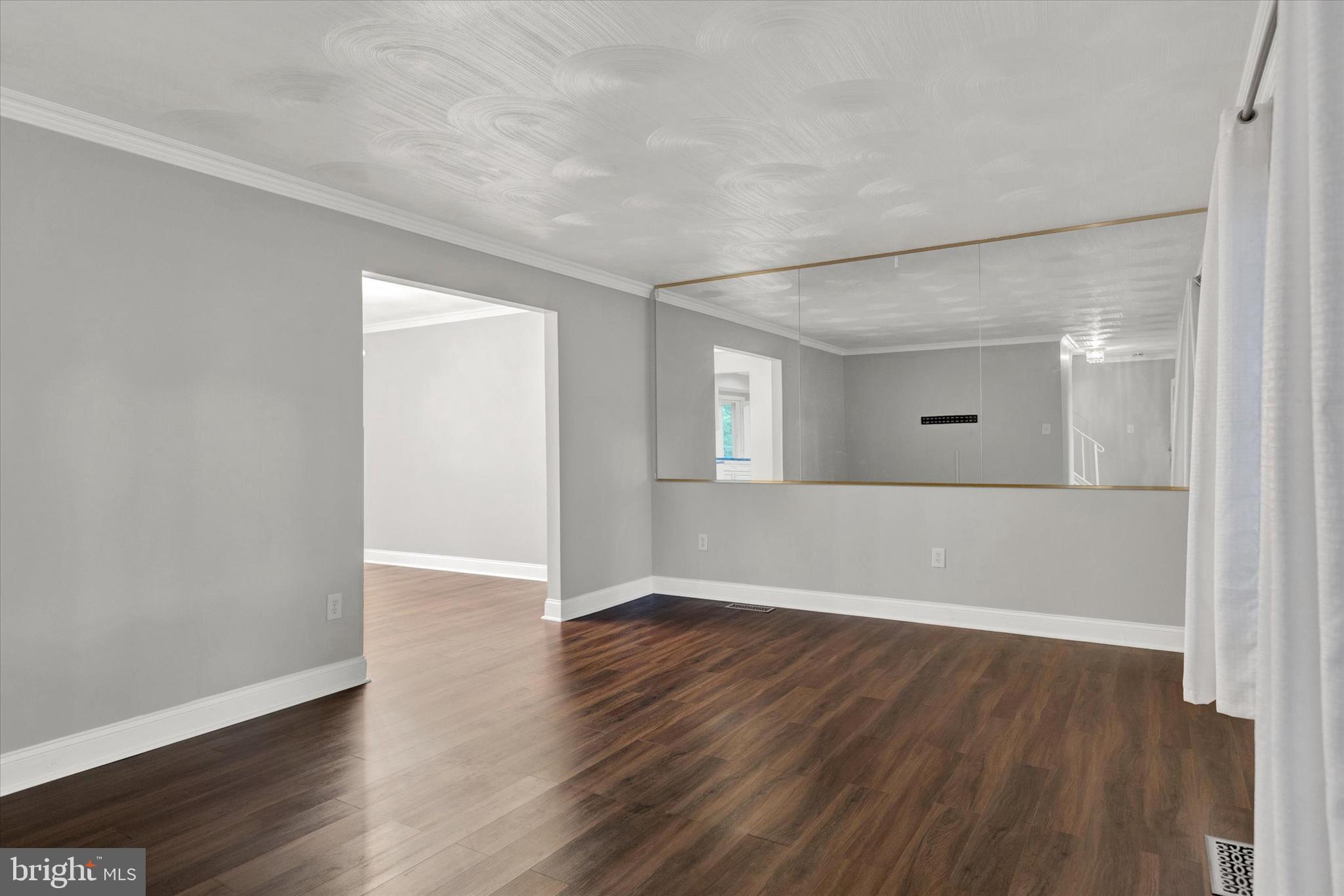 11118 Lenox Drive Upper Marlboro, MD 20774 - Photo 6 of 27 Living Room