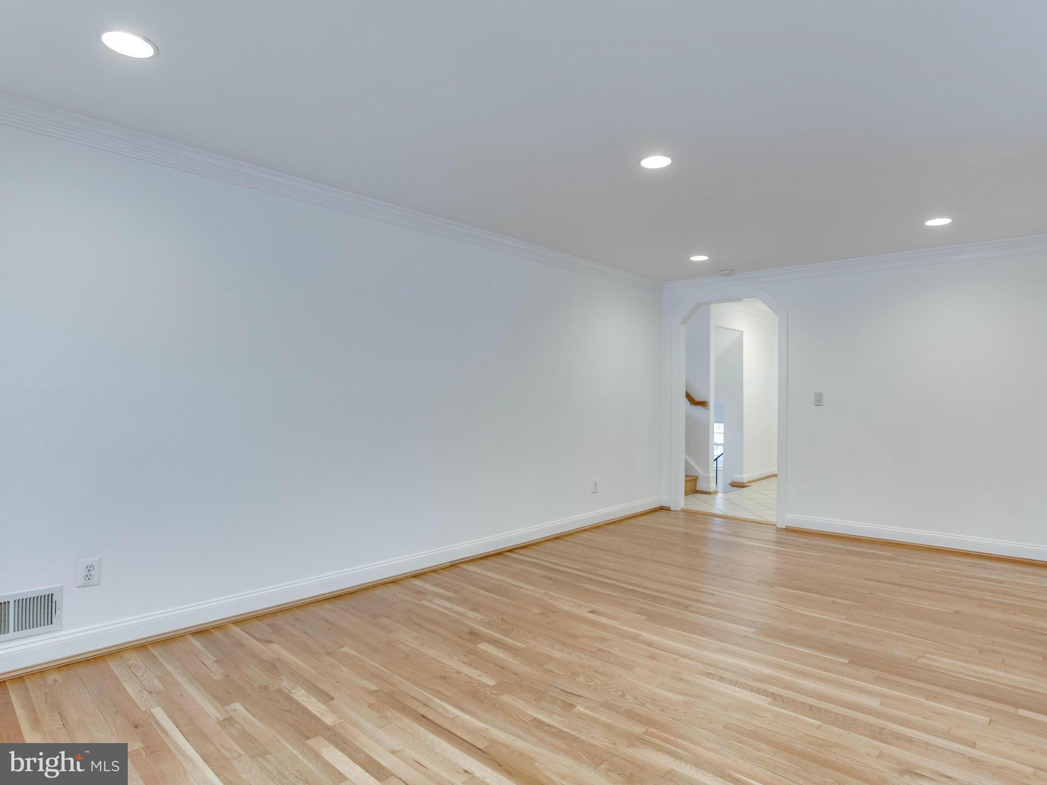 708 Carter Road Rockville, MD 20852 - Photo 4 of 30 Living Room