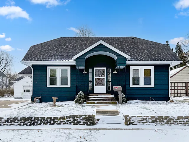 $128,000 | 327 West Garfield Street, Freeport, IL 61032