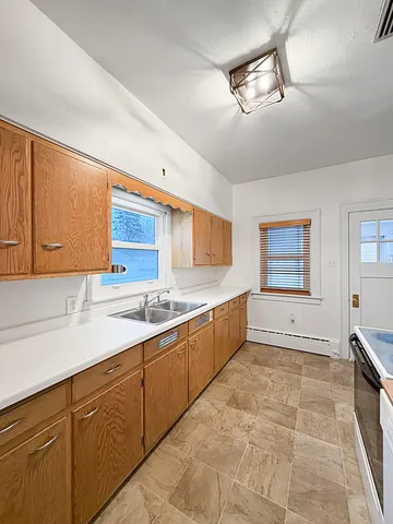 $128,000 | 327 West Garfield Street, Freeport, IL 61032