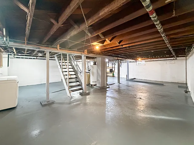 $128,000 | 327 West Garfield Street, Freeport, IL 61032