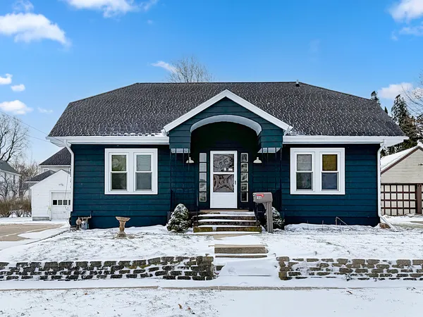 $124,900 | 327 West Garfield Street, Freeport, IL 61032