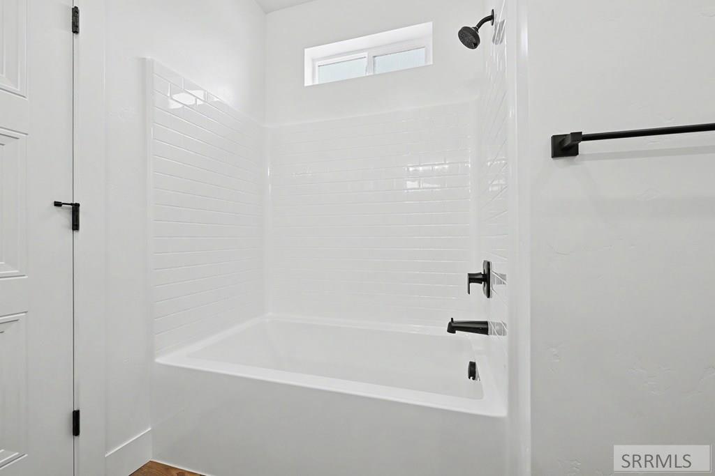 3131 Elixir Road Ammon, ID 83406 - Photo 6 of 14 Primary Ensuite