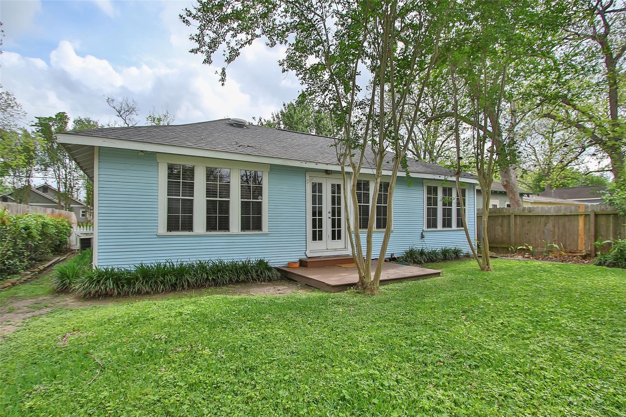 1010 Louise Street Houston, TX 77009 - Photo 3 of 23