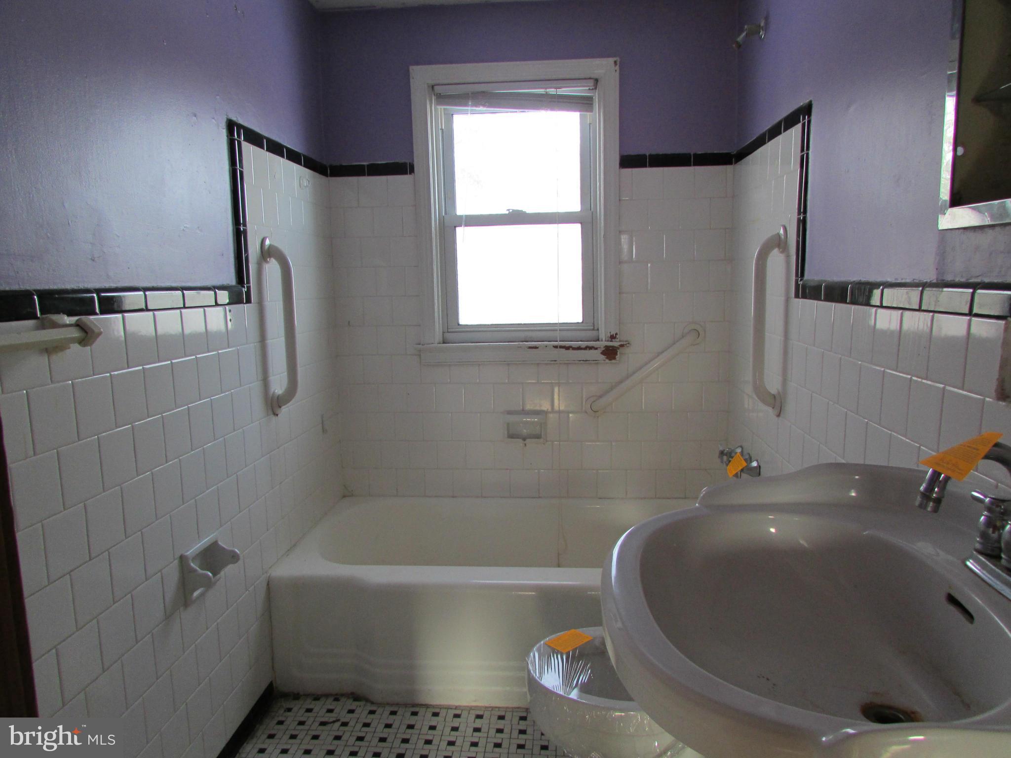 2812 Topaz Road Baltimore, MD 21234 - Photo 8 of 12 Bath