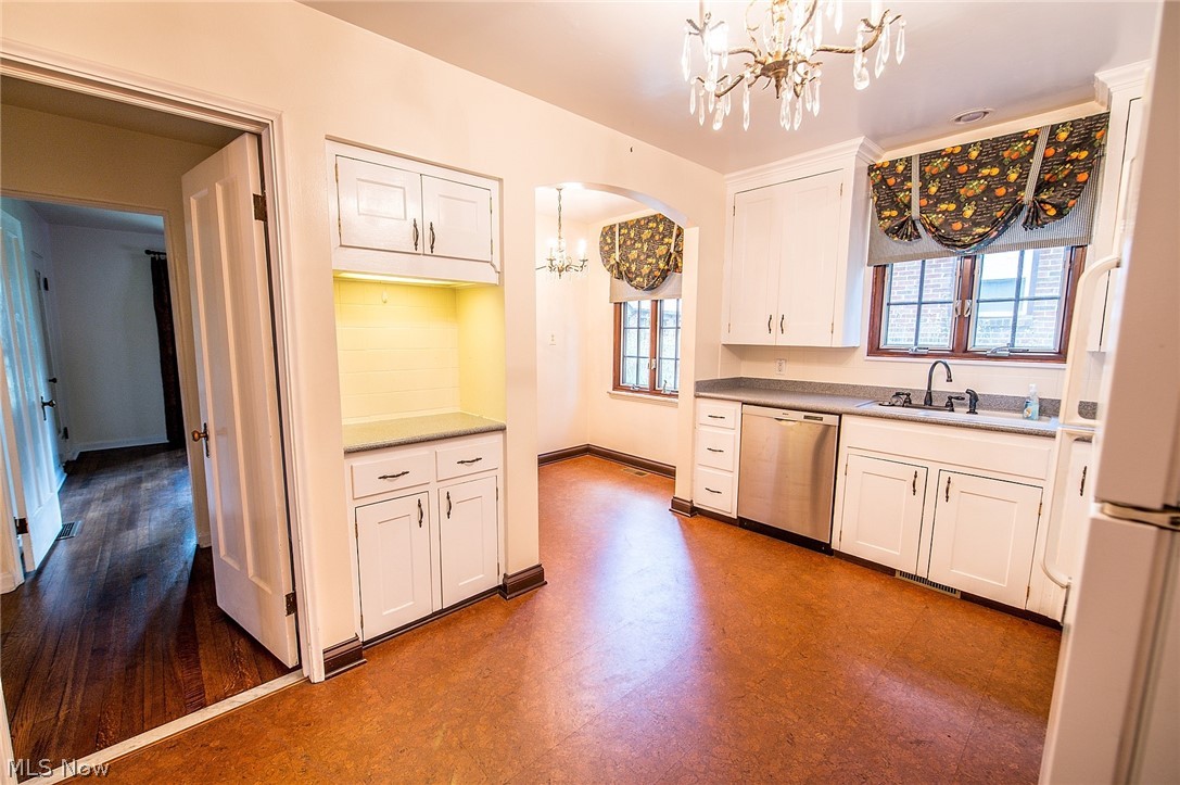 971 Englewood Road Cleveland Heights, OH 44121 - Photo 15 of 31