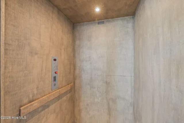 $1,900,000 | 102 East Summer Place, Emerald Isle, NC 28594