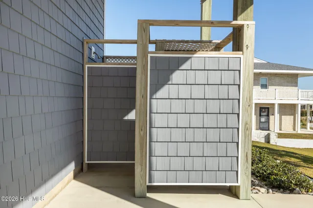 $1,900,000 | 102 East Summer Place, Emerald Isle, NC 28594