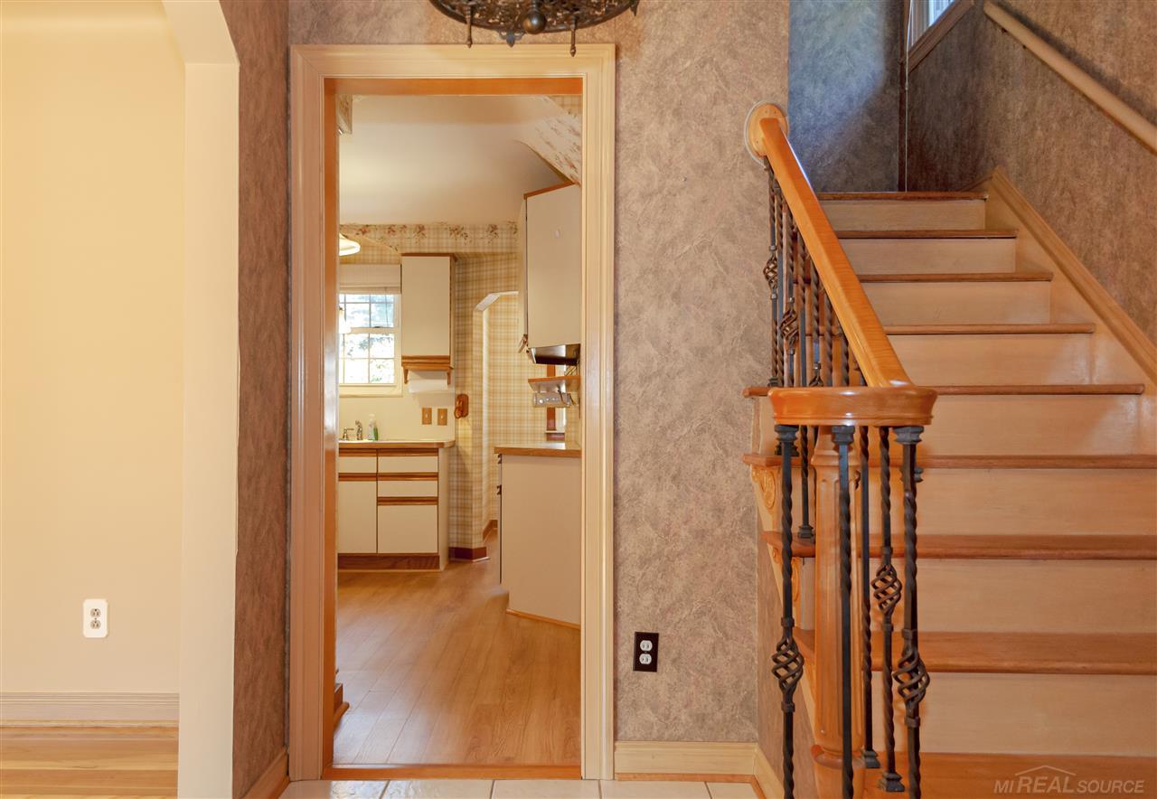 456 Roland Road Grosse Pointe Farms, MI 48236 - Photo 3 of 37
