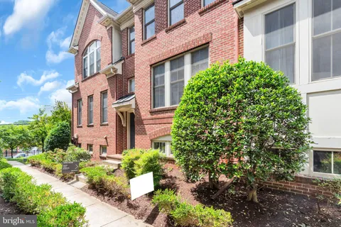$895,000 | 2619 South Kenmore Court, Arlington, VA 22206