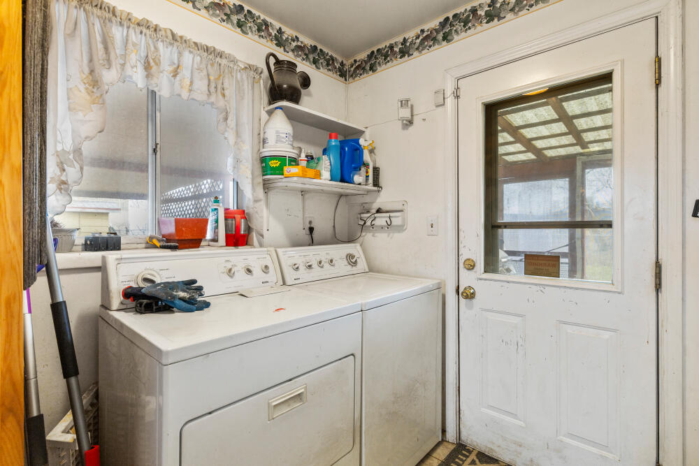 1460 Joe Wright Road Klamath Falls, OR 97603 - Photo 23 of 78 1460JoeWrightRdInterior-13