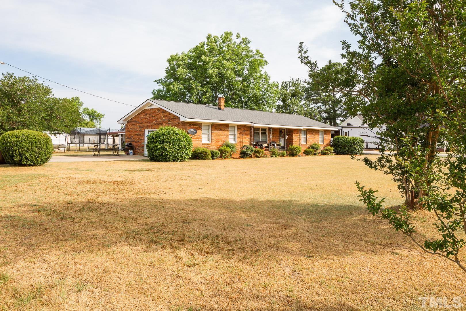 842 Ammons Road Dunn, NC 28334 - Photo 2 of 28 Gallery Image 2