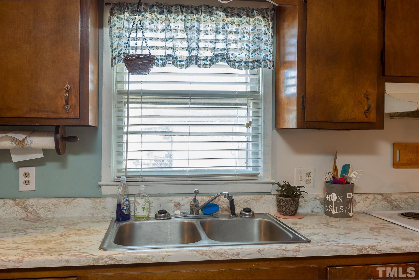 842 Ammons Road Dunn, NC 28334 - Photo 6 of 28 Gallery Image 6