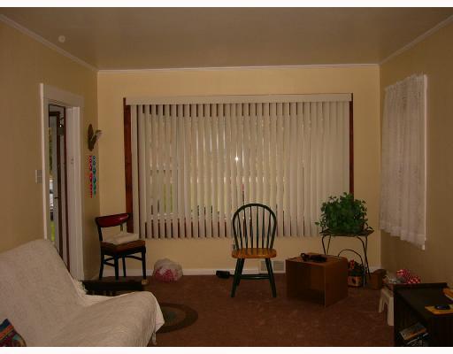 1990 Brodhead Road Aliquippa, PA 15001 - Photo 3 of 9 Living Room.