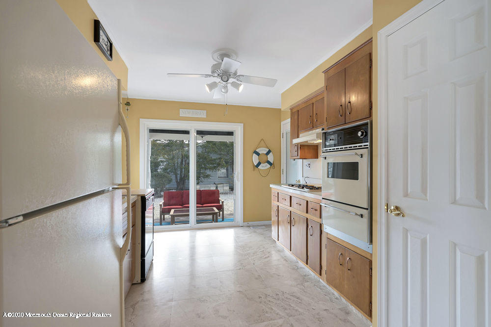 27 Cedar Run Road Bayville, NJ 08721 - Photo 26 of 64 Kitchen