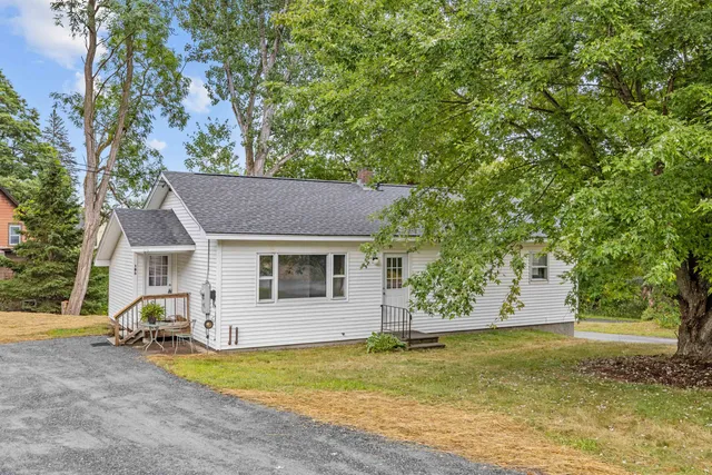$274,900 | 185 Highland Avenue, Lisbon, NH 03585