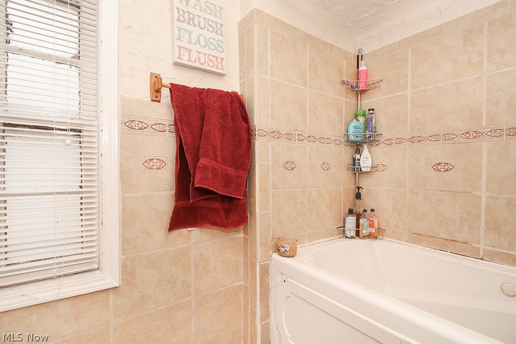 2050 Staunton Road Cleveland, OH 44118 - Photo 25 of 35