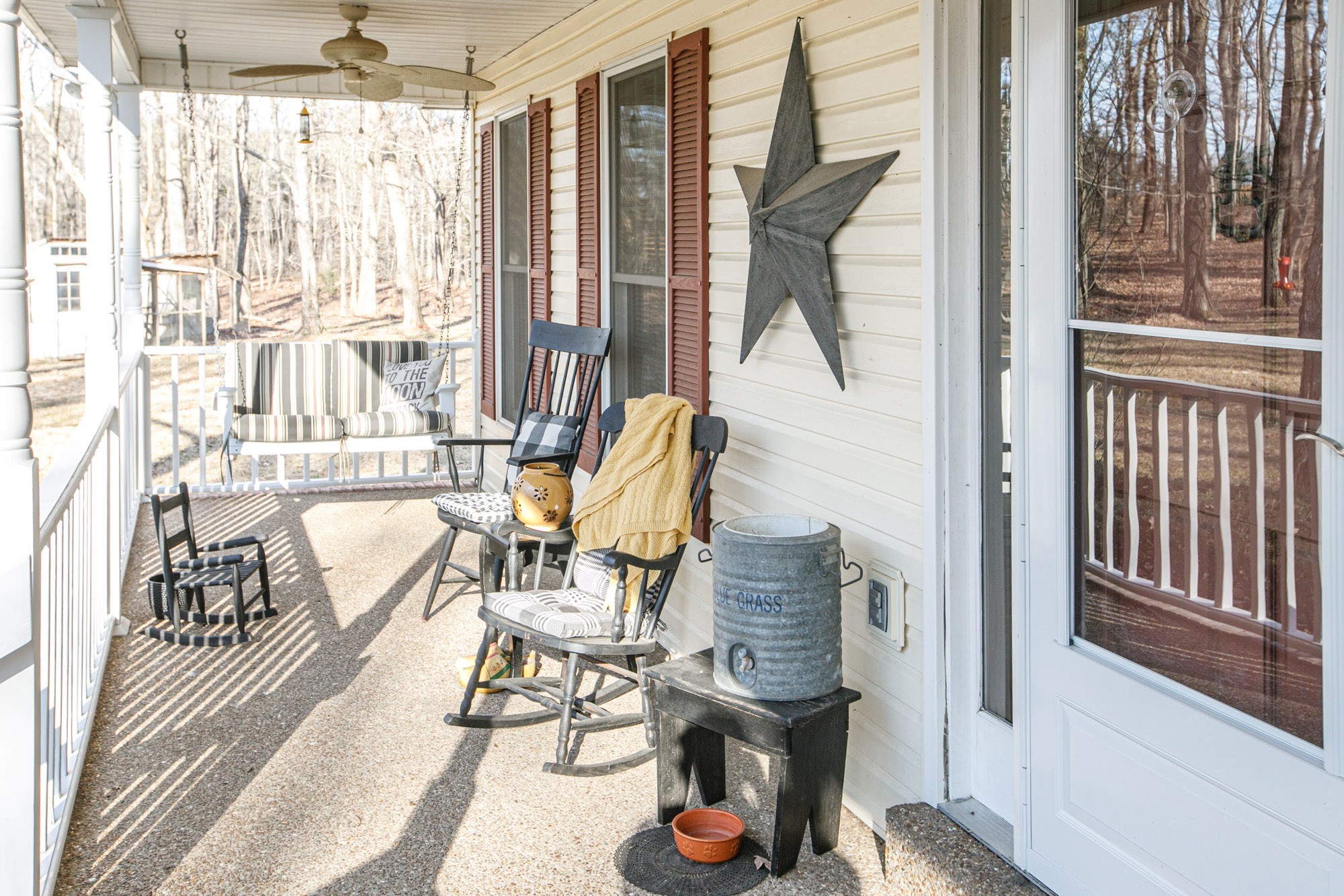 7126 Elrod Road Fairview, TN 37062 - Photo 15 of 36 a living room with furniture and a window