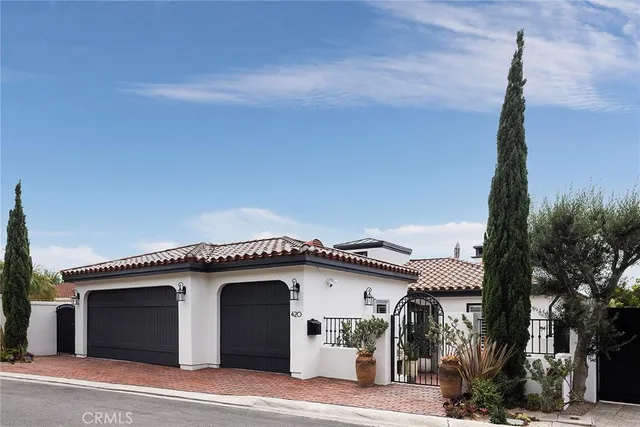 a view of a house with a outdoor space