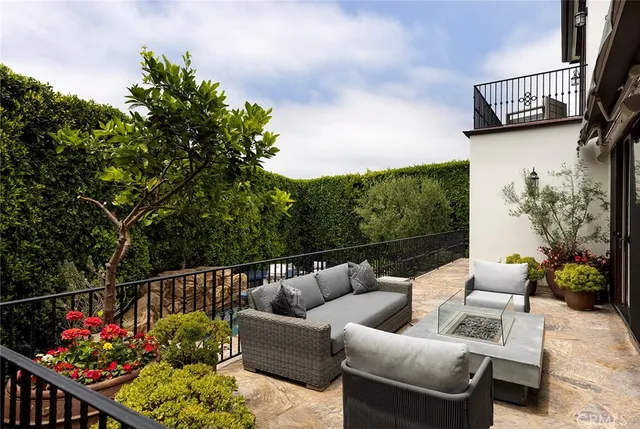 $8,200,000 | 420 De Sola Terrace, Corona del Mar, CA 92625